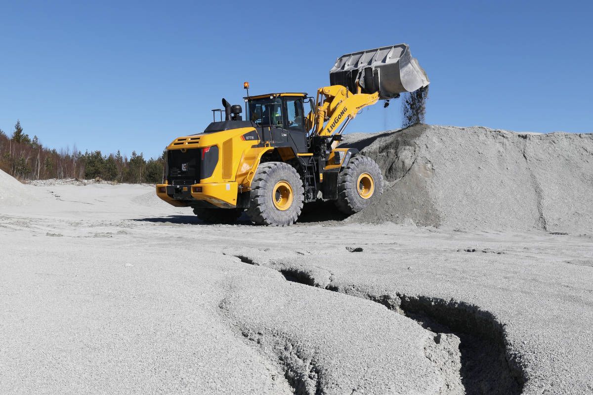 Китайская спецтехника фронтальный погрузчик LiuGong 877H